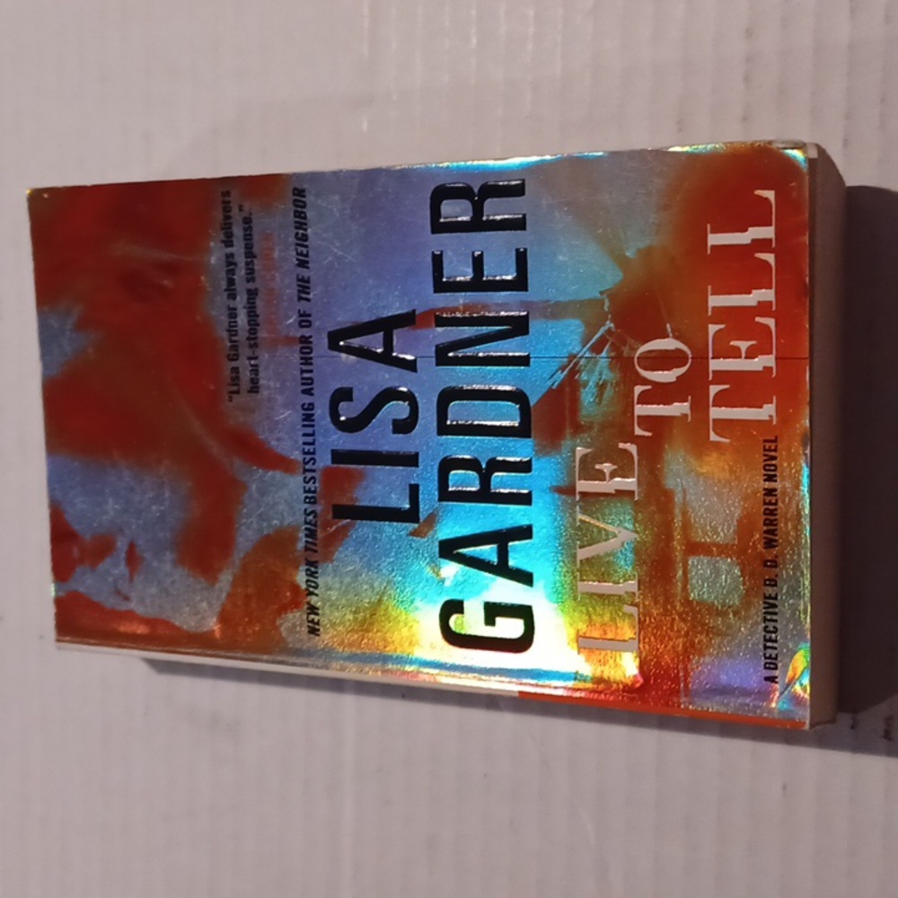 $4 Add-on "Live To Tell" by Lisa Gardner - Paperback Novel